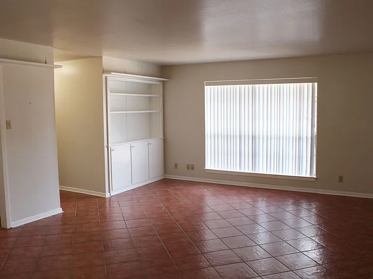 8401 N New Braunfels Ave #109 — Photo 7
