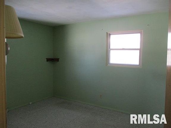 5th image of 2437 W Huntington Dr