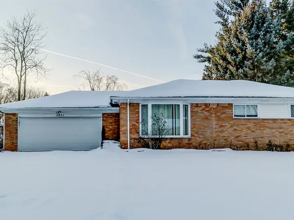 1211 Orchid St, Waterford, MI 48328