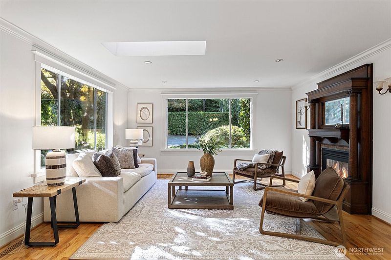 5th image of 8542 32nd Avenue NW