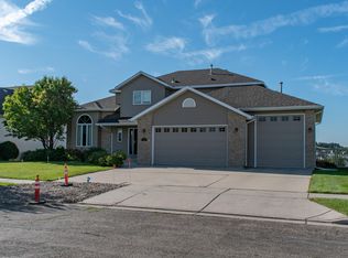 735 Saddle Ridge Rd, Bismarck, ND 58503