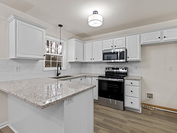 4th image of 101 Rockrose Ave