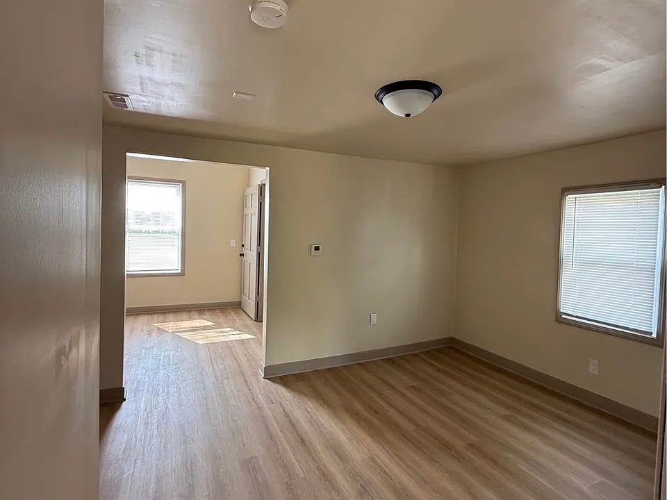 423 Marion Ave #3