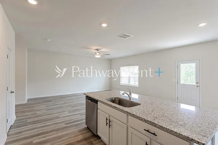 608 Mackenzie Cv — Photo 8
