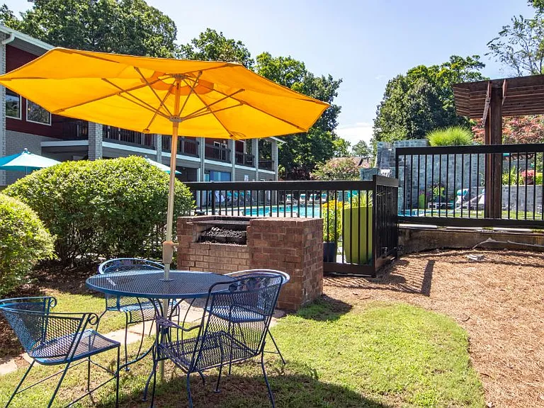 Barrington Hills Apartments — Photo 15