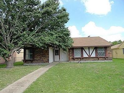1st image of 1204 Ross Ln