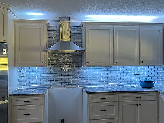 2nd image of 790 Durwood Dr