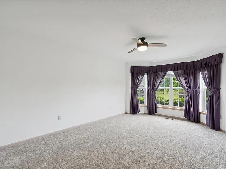 2152 Newbury Ln — Photo 7
