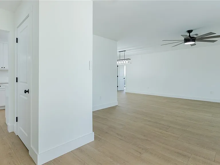 5609 De Soto Ct — Photo 17