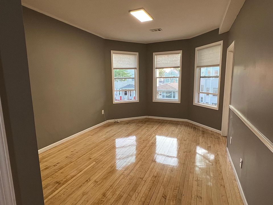 Living room 16x11 feet.