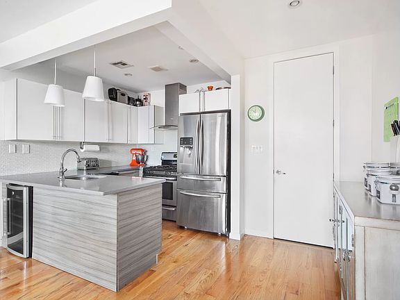 3rd image of 521A Greene Ave APT 3