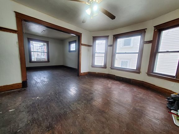 2nd image of 712 Augustus Pl
