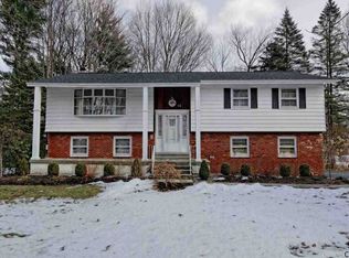 15 Oakwood Blvd, Clifton Park, NY 12065