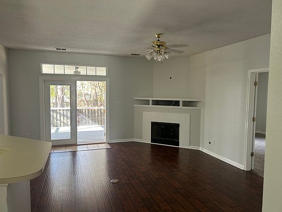 4th image of 2830 Dumont Dr