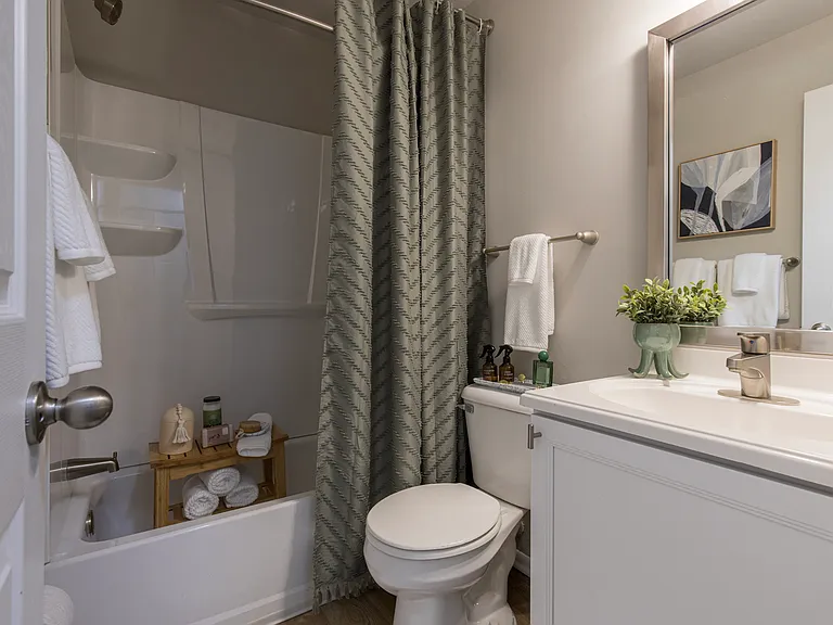 Harbor Village Apartments — Photo 18