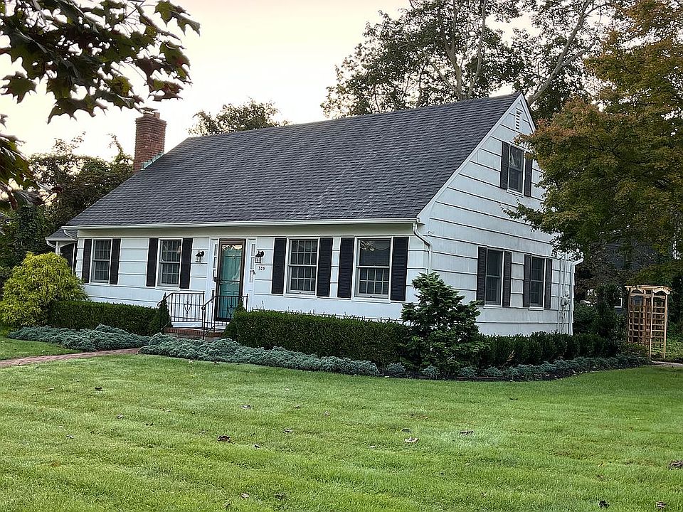 1st image of 105 Oakes St