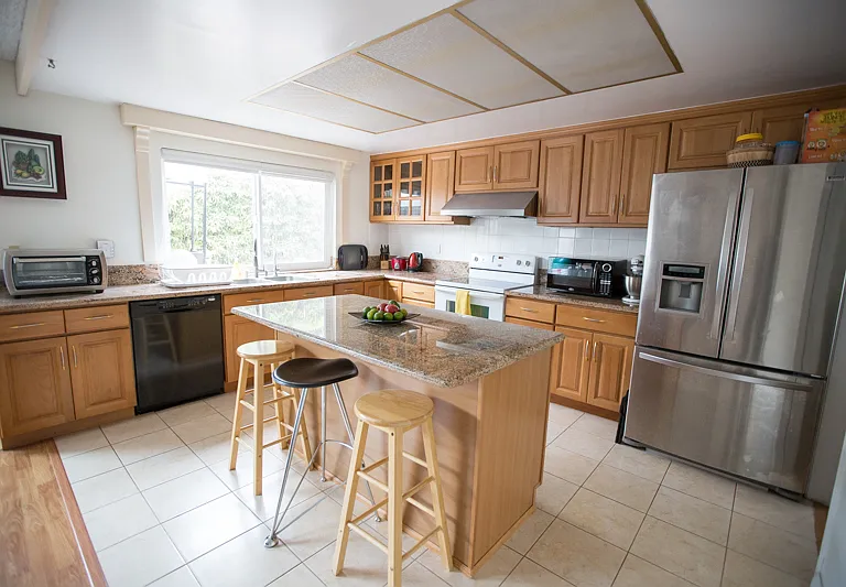 Larch Ave — Photo 2