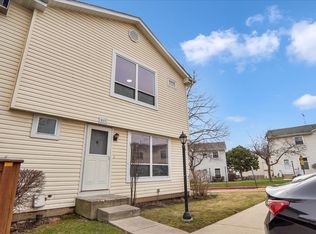 317 Peppertree Ln, Aurora, IL 60504