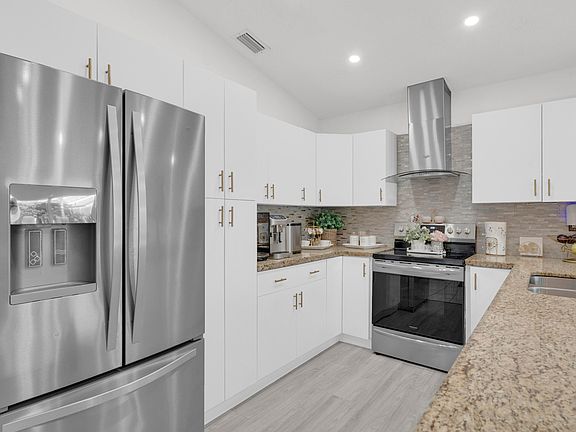 4th image of 17901 SW 144th Avenue