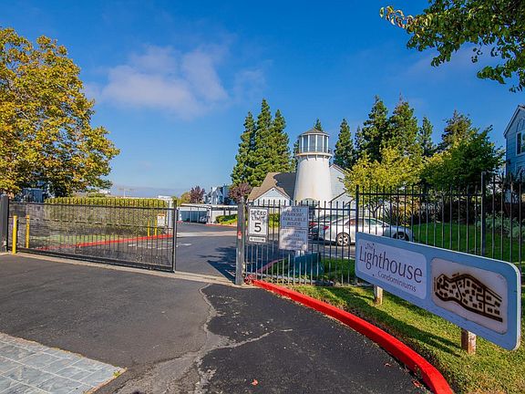 3rd image of 221 Lighthouse Drive