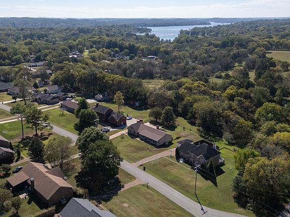 5th image of 227 Brookhaven Dr
