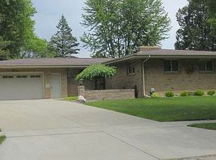 4516 Chatham Dr, Midland, MI 48642