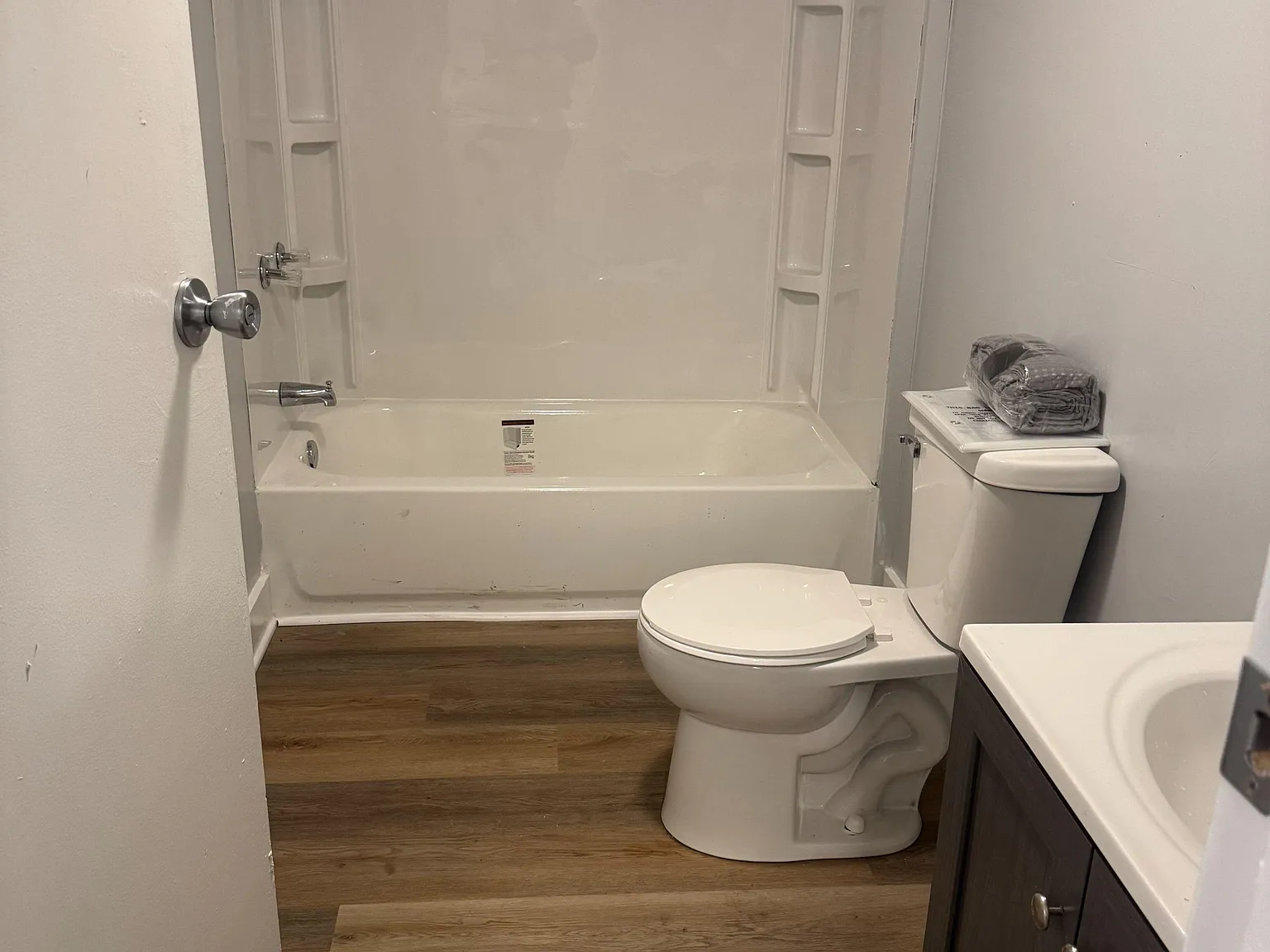 4 bed, 2.0 bath, 1600 sqft, $810 — Photo 2