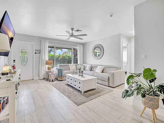 3rd image of 2341 NE 1st Avenue