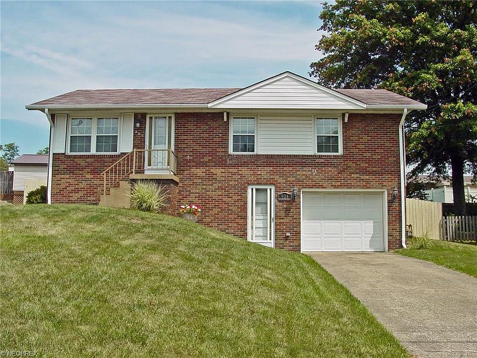 1st image of 924 Donegal Dr W