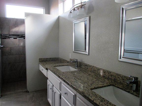 4th image of 1077 E Balmoral Pl