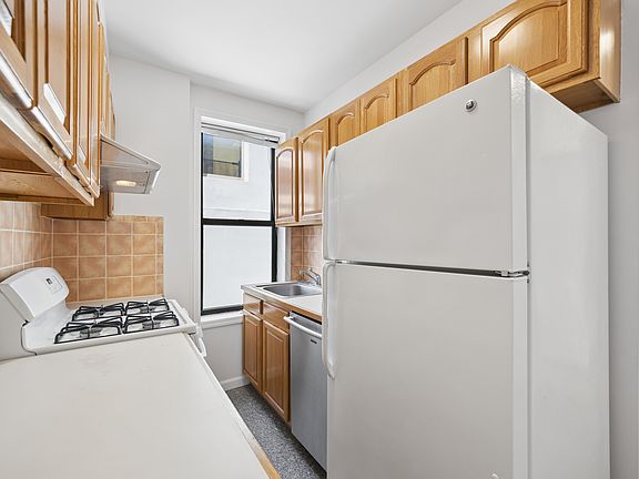 4th image of 57 Kenmare St #224