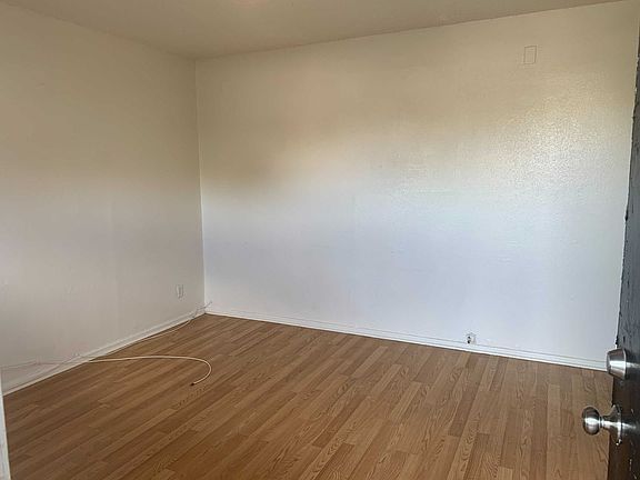 4th image of 3409 Commercial Ave APT 3