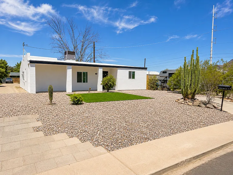 1132 E Brown St — Photo 18