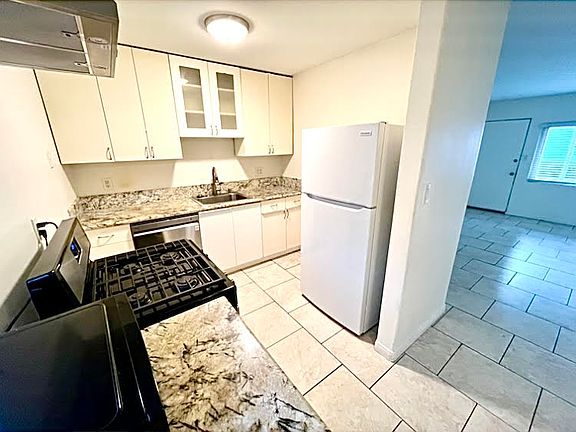 5th image of 5035 Saratoga Ave APT 9