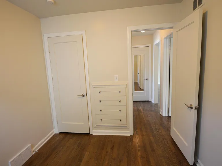 2335 Rowland Ave — Photo 9