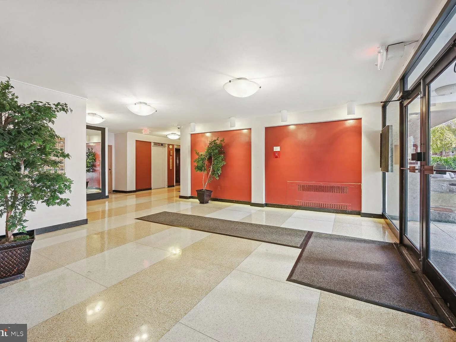 Monroe House — Photo 3