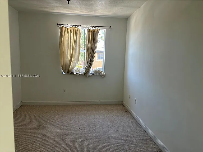 915 SW 143rd Ter #2008 — Photo 11
