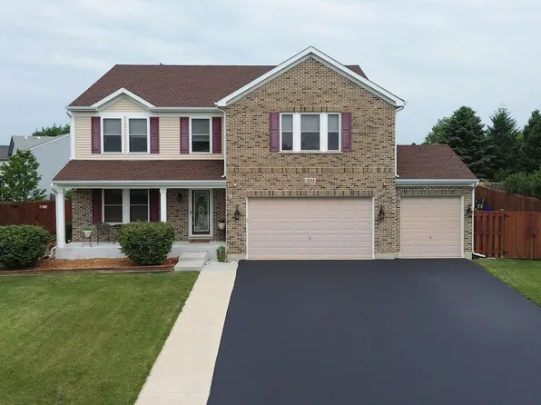 333 Greenview Ct, Poplar Grove, IL 61065