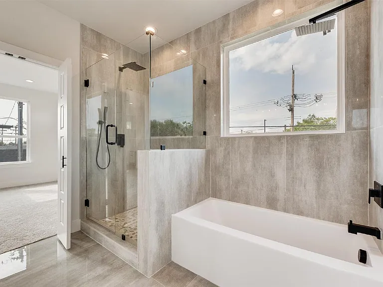 2330 Fairfax Dr — Photo 9