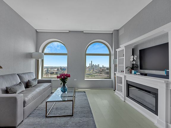 5th image of 130 William St #42C