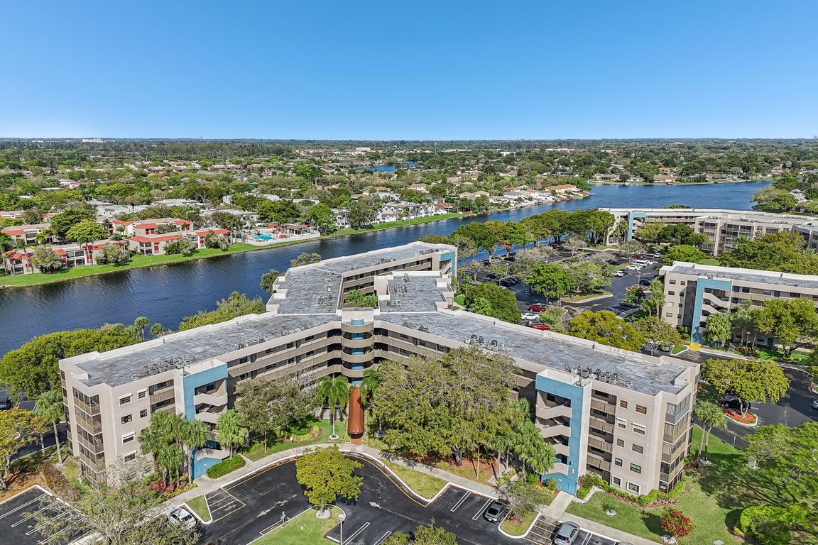 Colony Point Cir 408-023.jpg