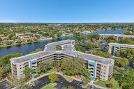 Colony Point Cir 408-023.jpg
