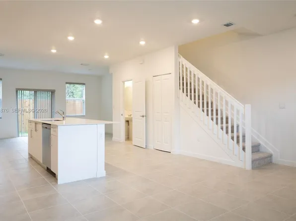 204 SE 10th Ct #204, Homestead, FL 33035