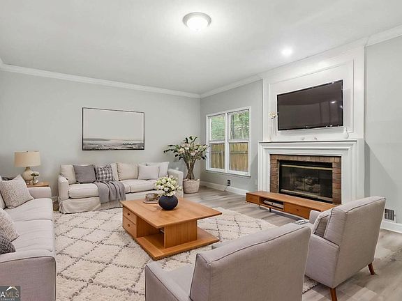2nd image of 104 Ashland Trl