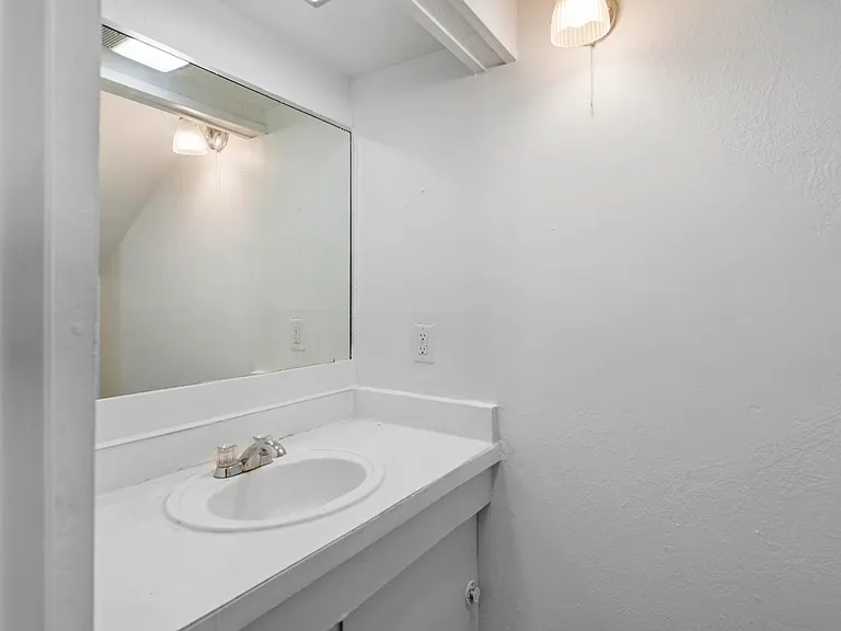 2335 Portland St — Photo 18