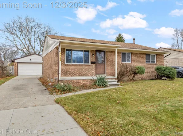 8456 Robindale Ave, Dearborn Heights, MI 48127