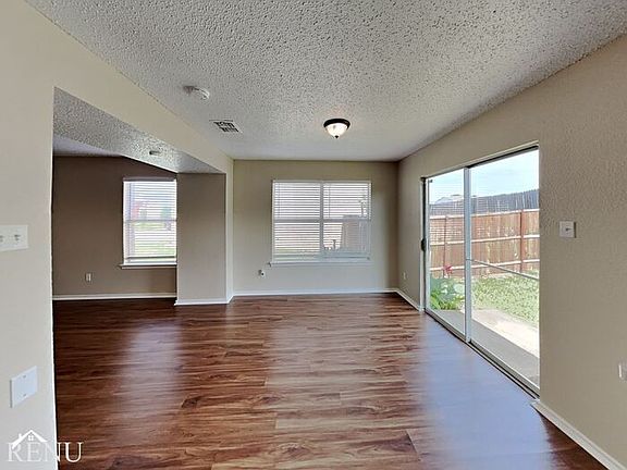 5th image of 723 W Milton Dr
