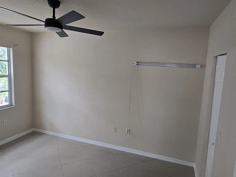 2505 Belmont Ln — Photo 8