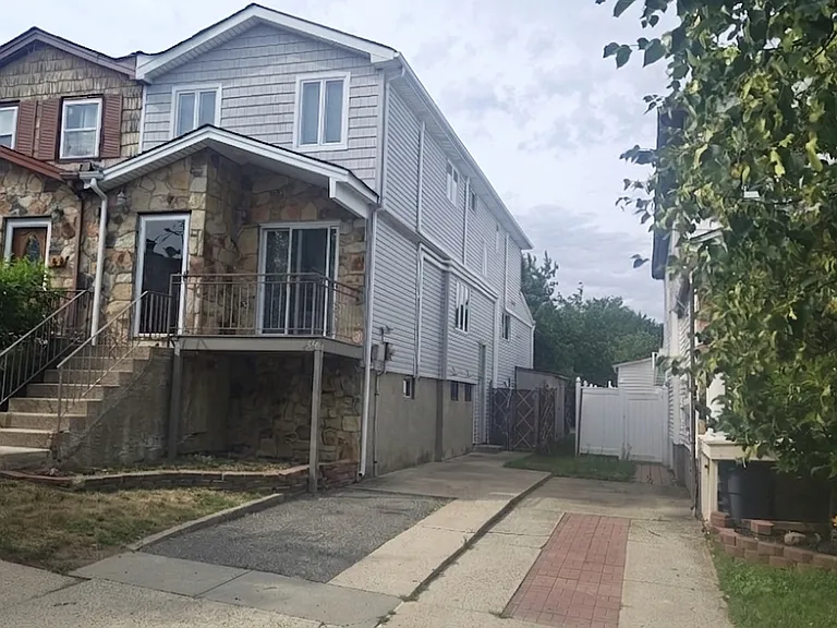 28 Travis Ave — Photo 1