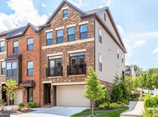 3144 Goldenwave Ct, Fairfax, VA 22031